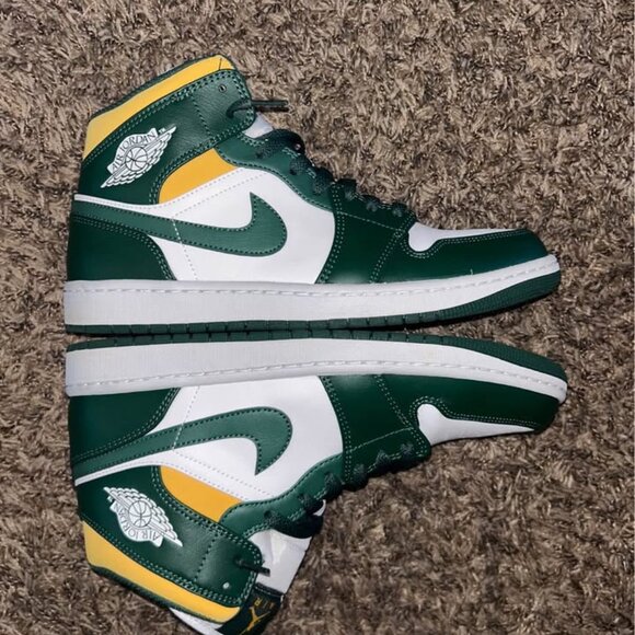 Air Jordan 1 Mid Sonics  (2021) - Picture 3 of 7